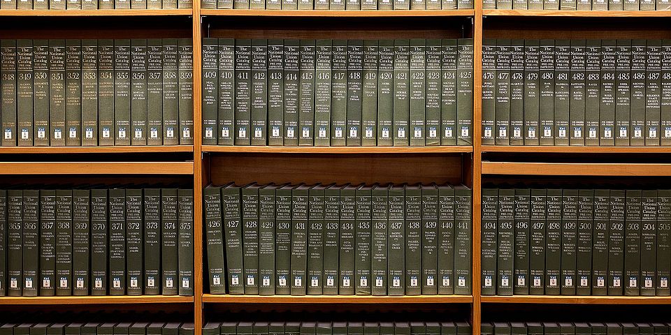 Bücherregal