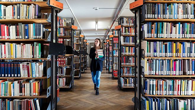 Freihandmagazin mit Zirkularaufstellung