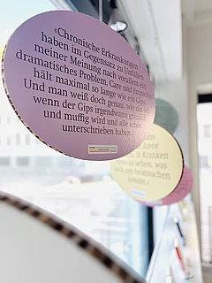 Schaufenster der UB Medizin zum Thema "Medical Humanities"