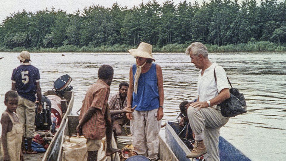 Gisela und Meinhard Schuster 1987/88 auf dem mittleren Sepik, Papua-Neuguinea