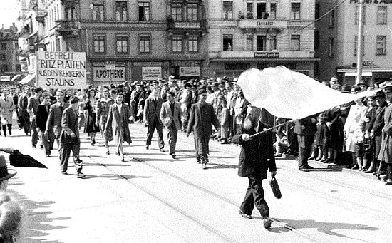 «Befreit Fritz Platten aus den Kerkern Stalins», 1. Mai-Demonstration 1948, Zürich.