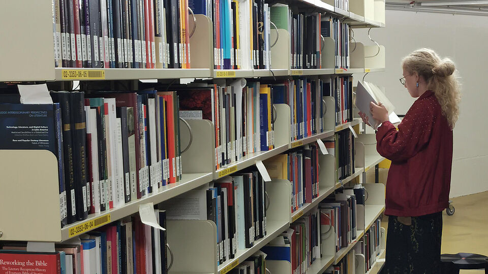 Nachkontrolle der getrockneten Bücher