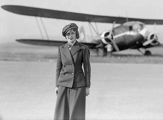 Nelly Diener, erste Stewardess Europas in den 1930er Jahren. Aus: NZZ, 2.10.2021