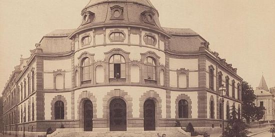 La Roche-Bau