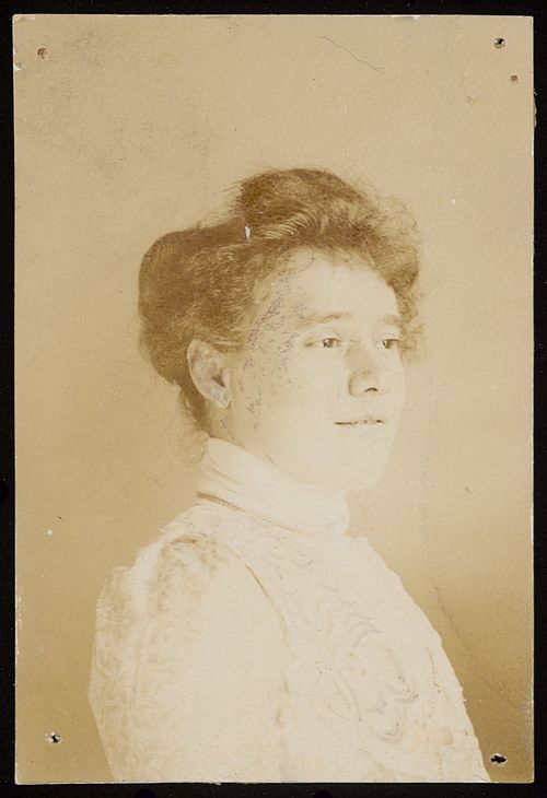 Porträt der Emilie Louise Frey (1869–1937). 