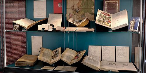 Vitrine HAG im grossen Lesesaal