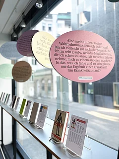 Schaufenster der UB Medizin zum Thema "Medical Humanities"