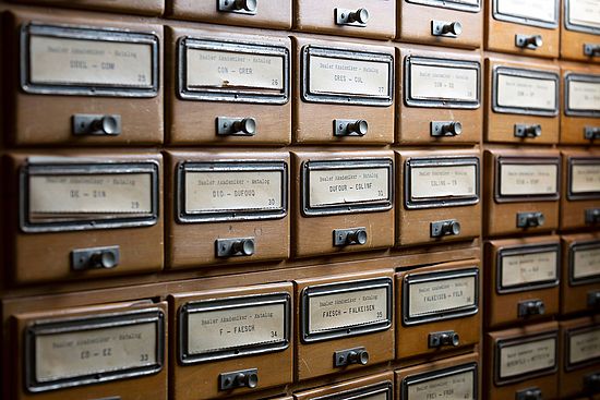 Foto des Briefkatalogs, noch heute in Zettelform, in den Historischen Sammlungen der UB Basel.