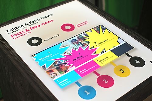 Ausstellung - Spiel Facts & Fake News. Foto: Daniel Maurer @ Journalistory.ch