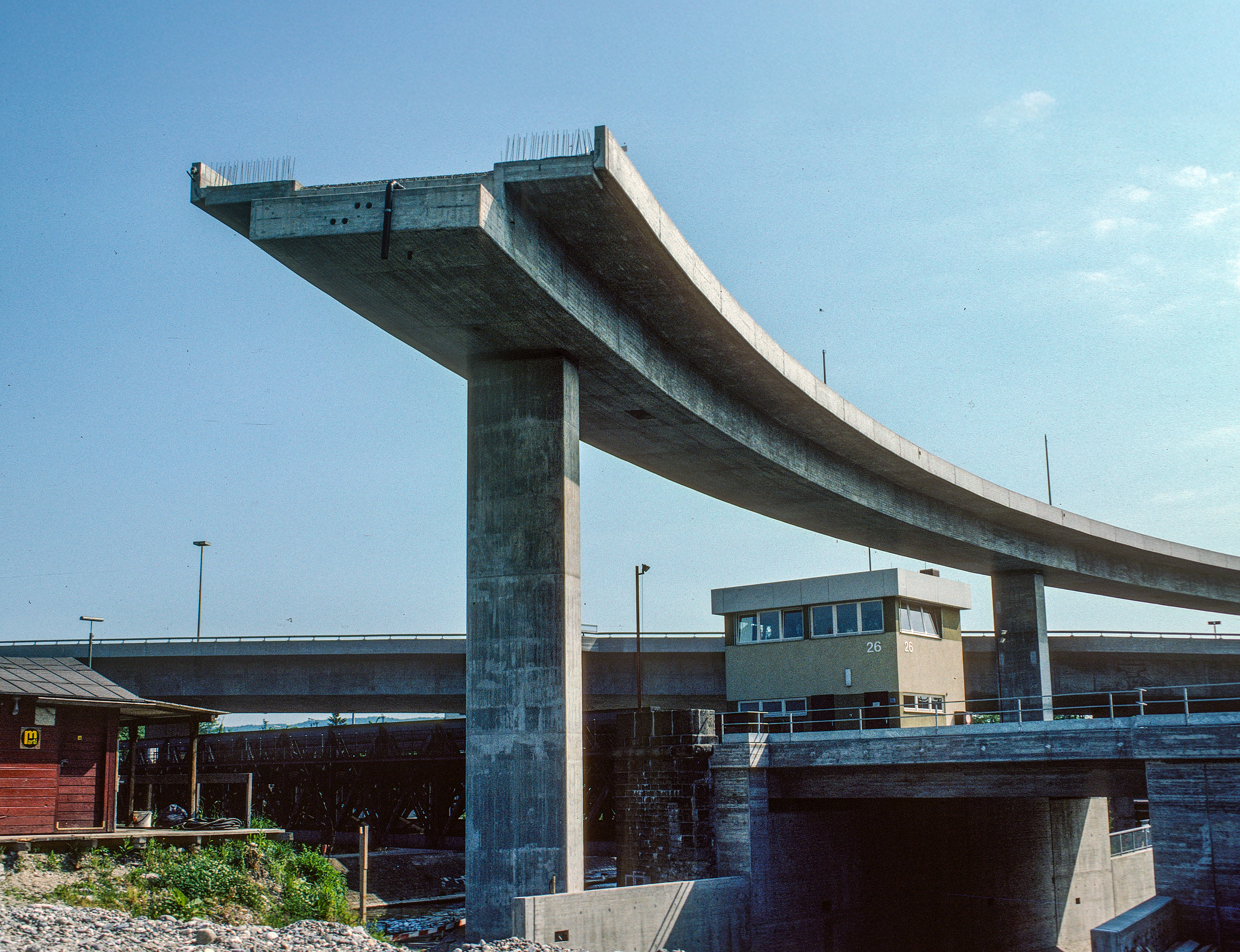 Foto: Basel, Nordtangente, ca. 1982. Fotograf: Heinz Baumann. ETH-Bibliothek Zürich, Bildarchiv / Com_Ex-BA02-0019-0120 Kritik_Stadtplanung